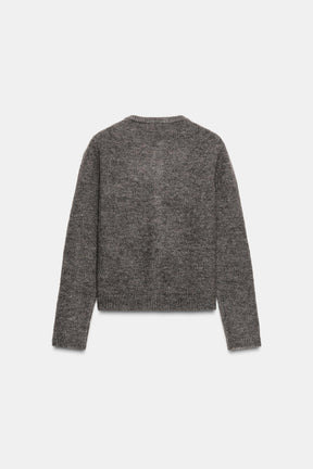 Strickjacke mit Metallknöpfen