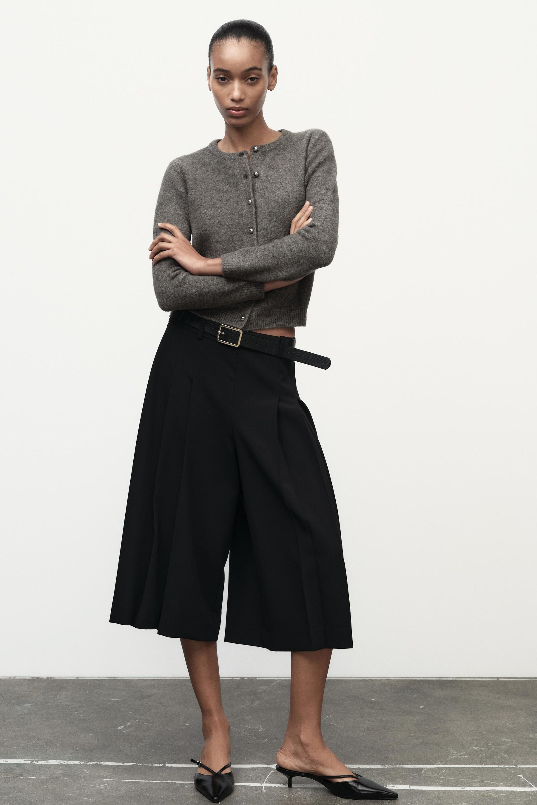 Strickjacke mit Metallknöpfen