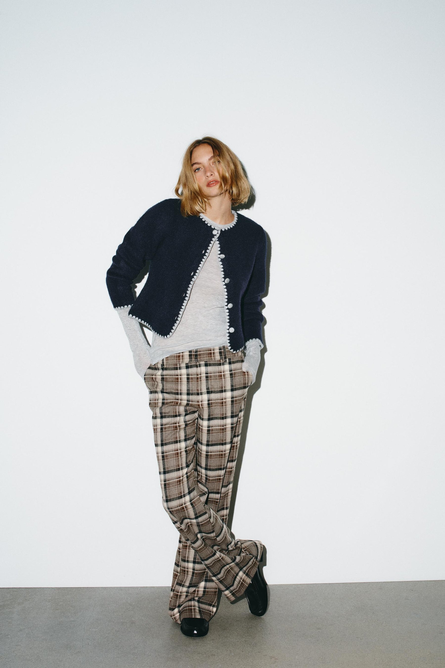 Bestickte Strickjacke