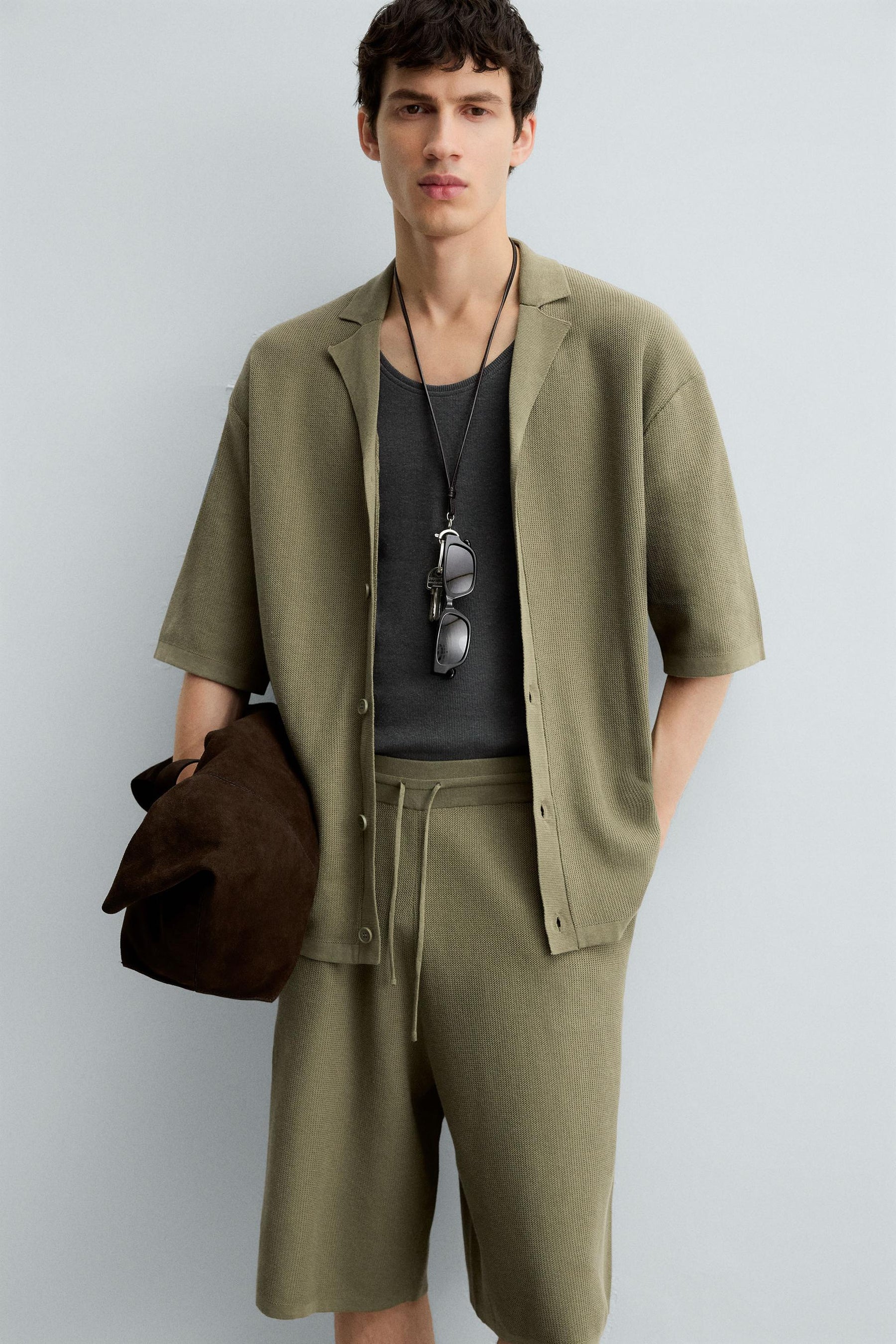 TEXTURED KNITTED BERMUDA SHORTS - Image 5