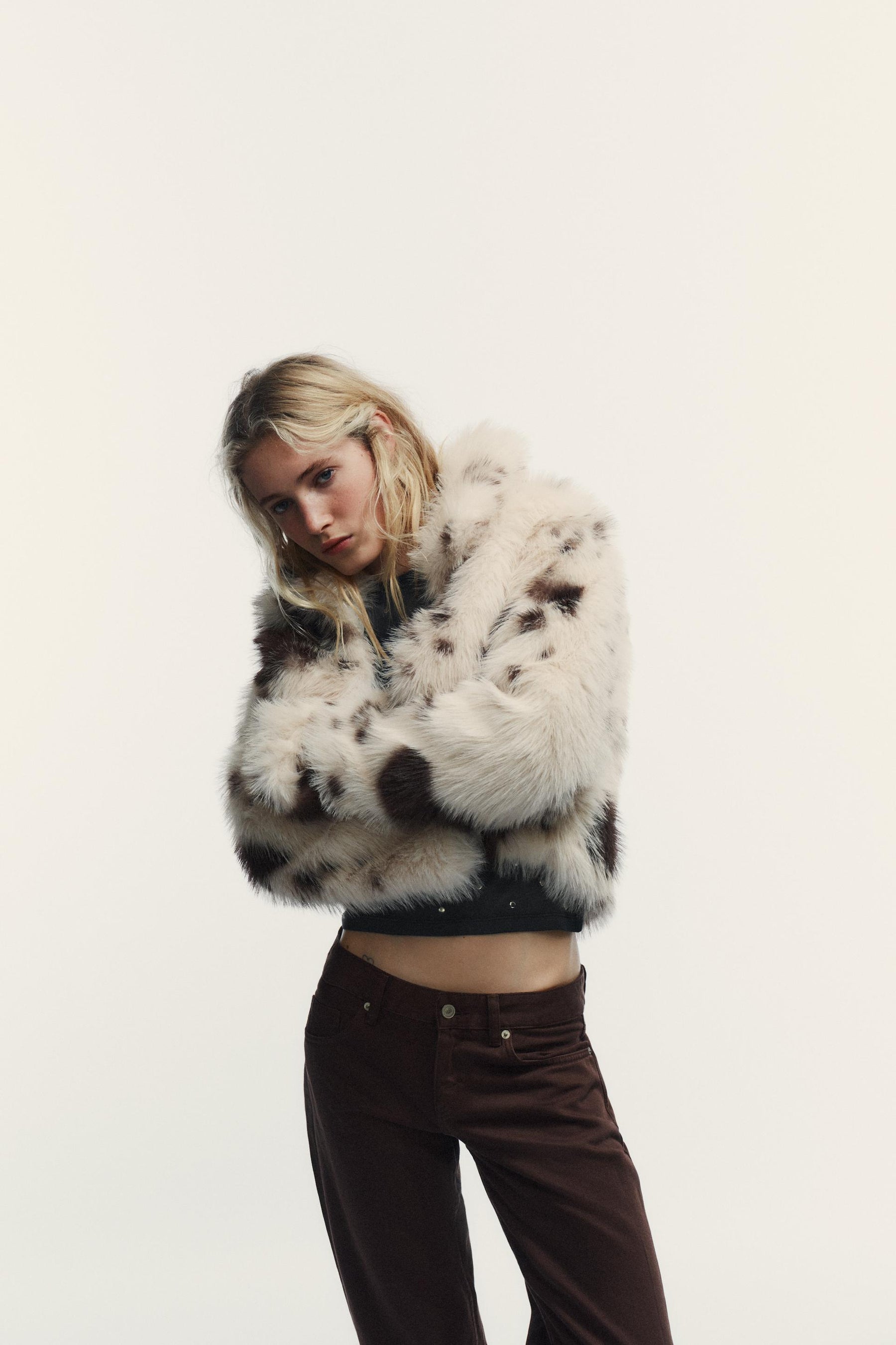 Weit geschnittene, tief sitzende Jeans