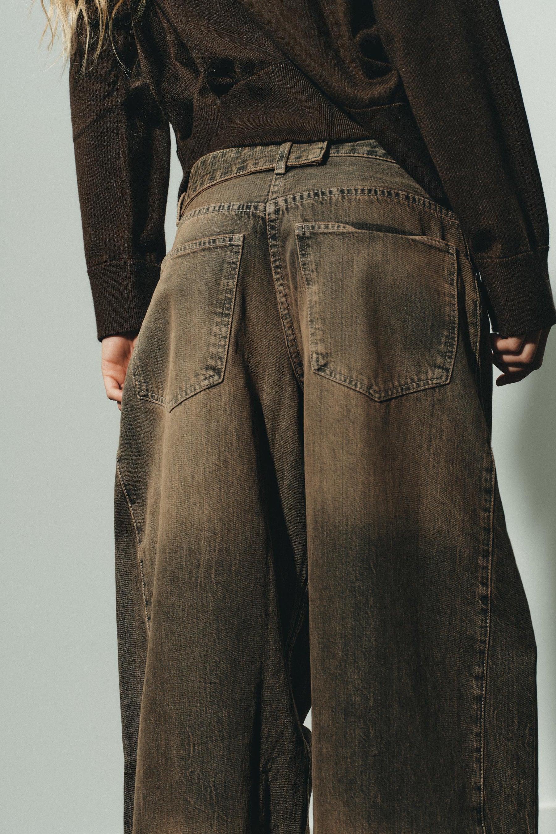 Oversized Barrel Low-Rise Jeans