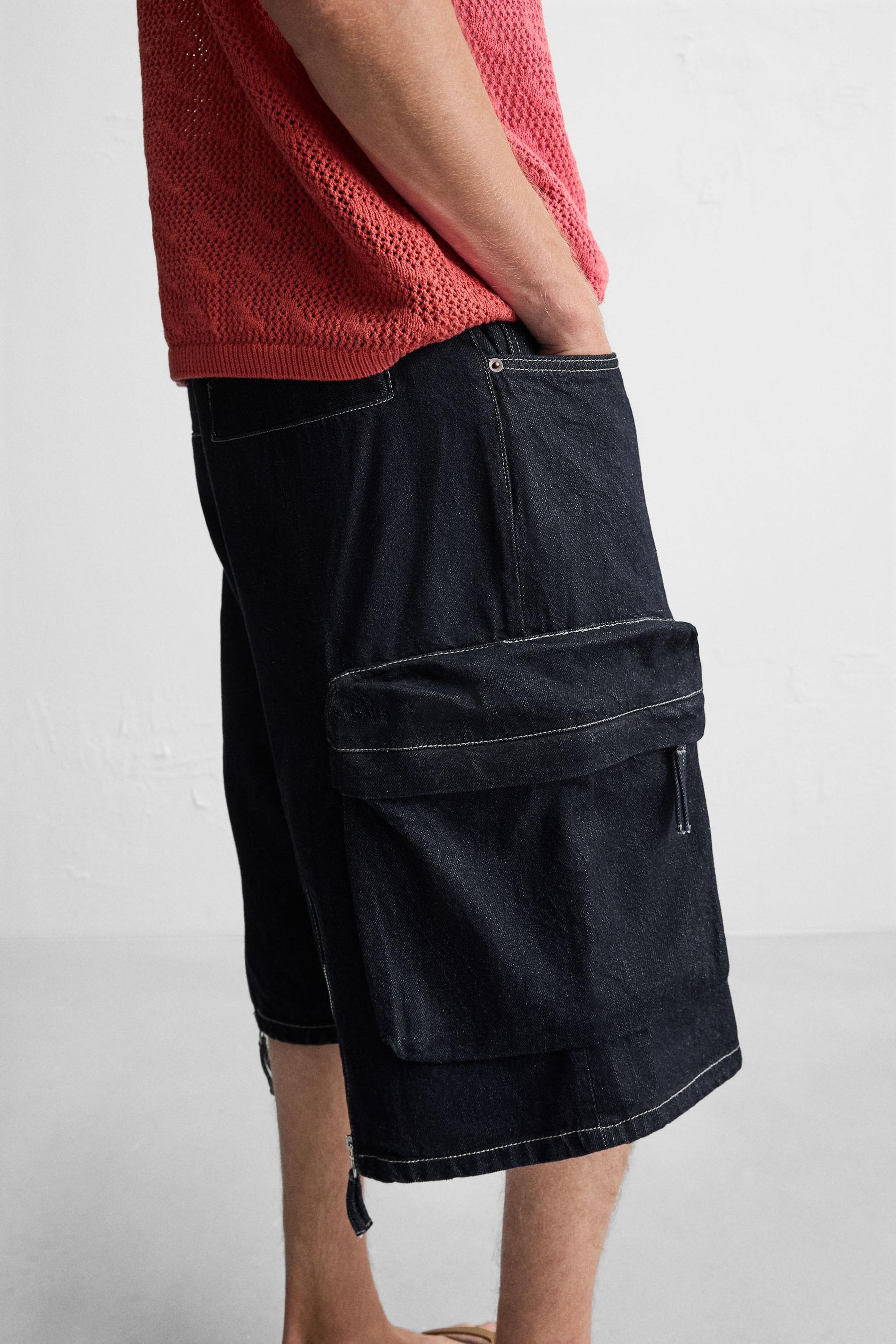 WIDE-LEG DENIM CARGO BERMUDA SHORTS - Image 5