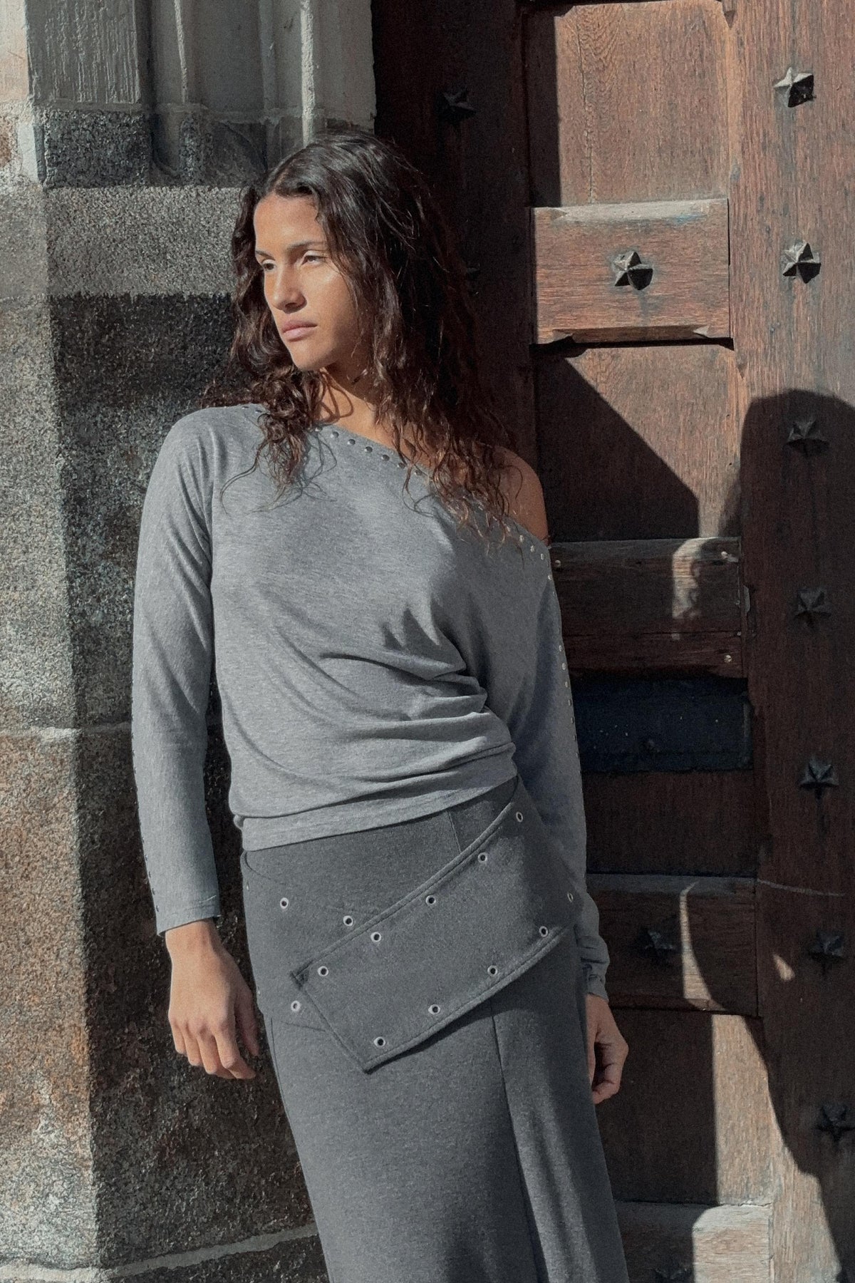 Nietenbesetztes T-Shirt