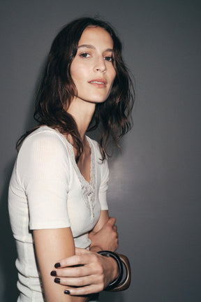 Geripptes Spitzen-T-Shirt