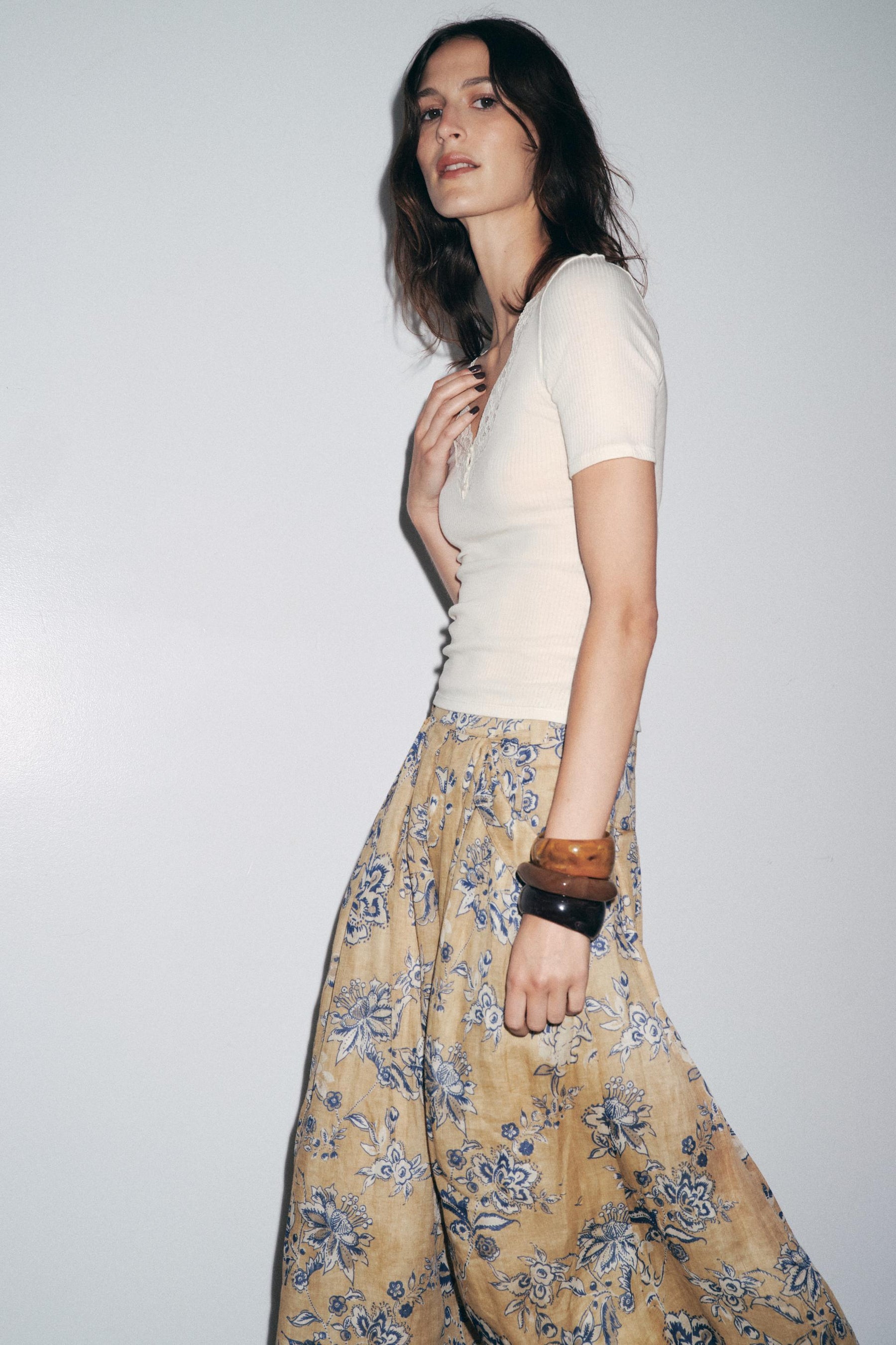 Geripptes Spitzen-T-Shirt