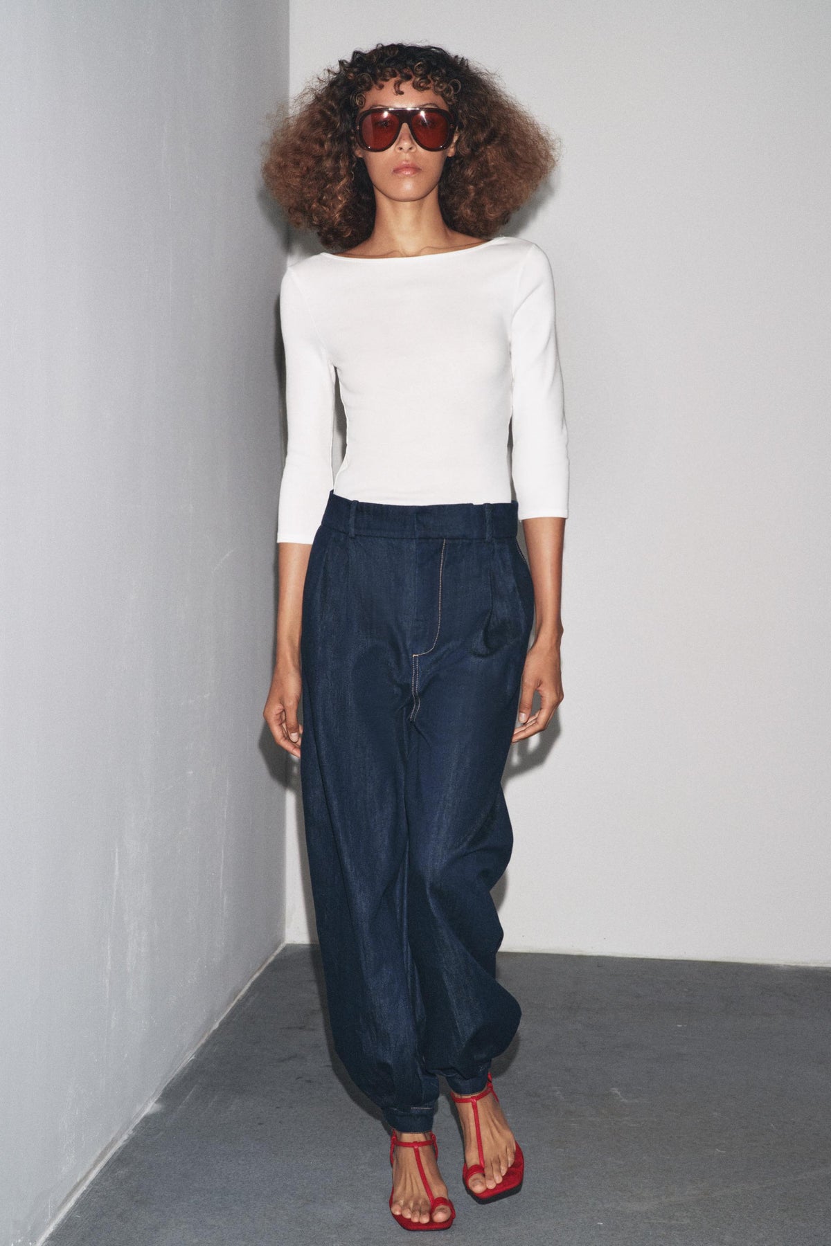 Baumwollhemd mit U-Boot-Ausschnitt.