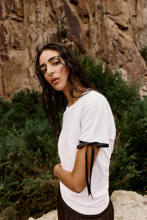 T-Shirt mit kontrastierender Schleife