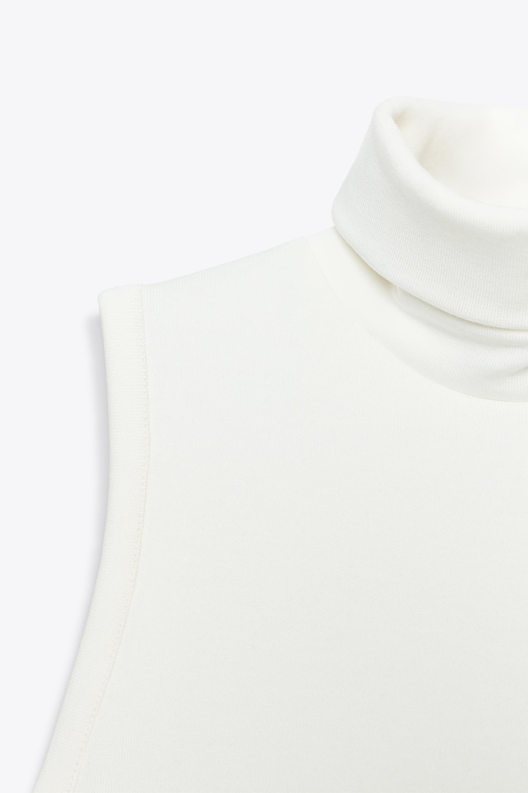Body mit hohem Kragen