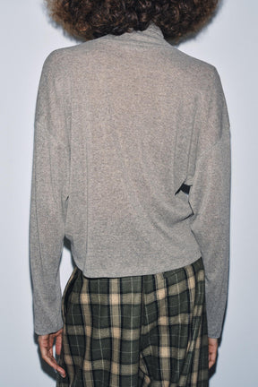 T-Shirt mit hohem Kragen