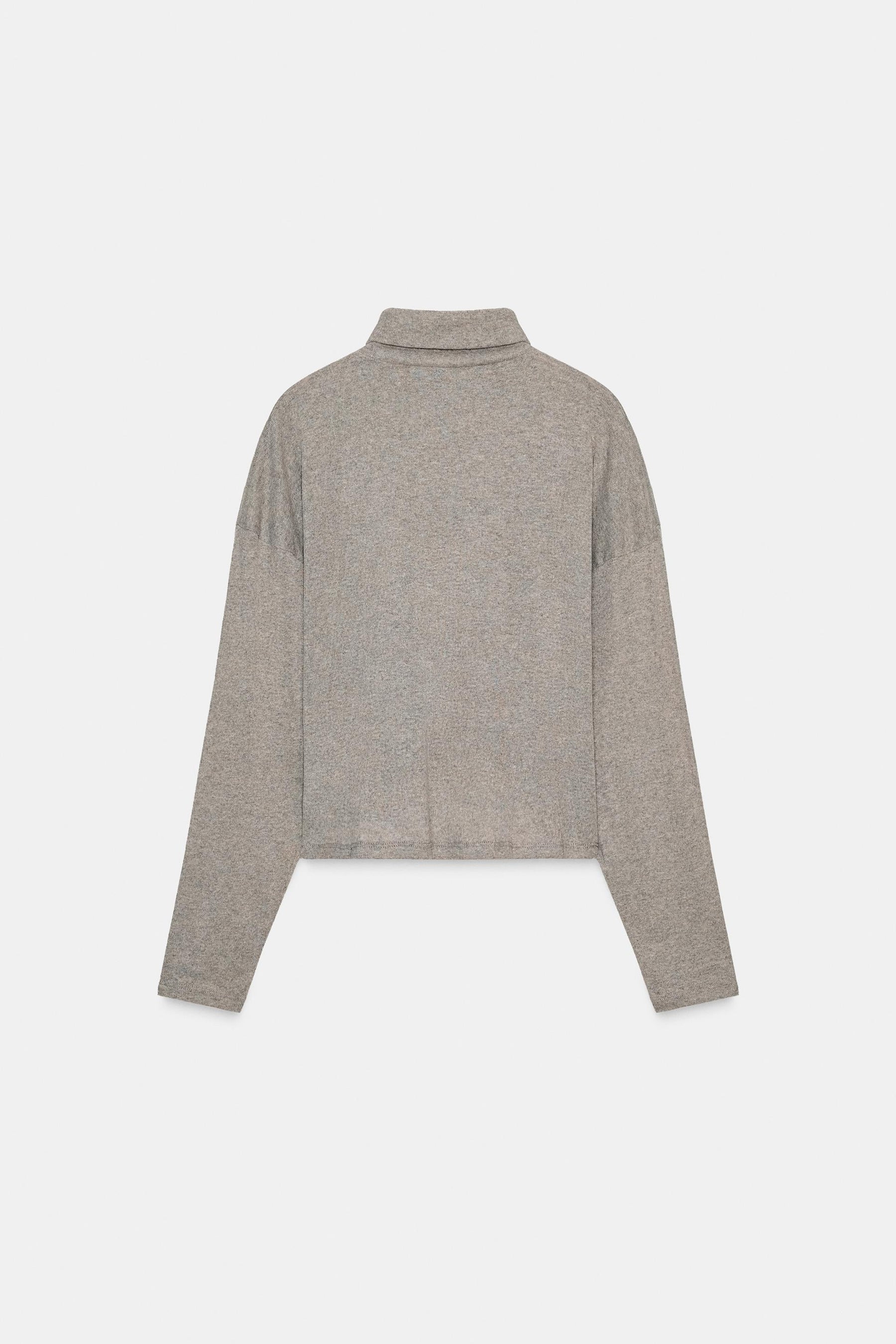 T-Shirt mit hohem Kragen