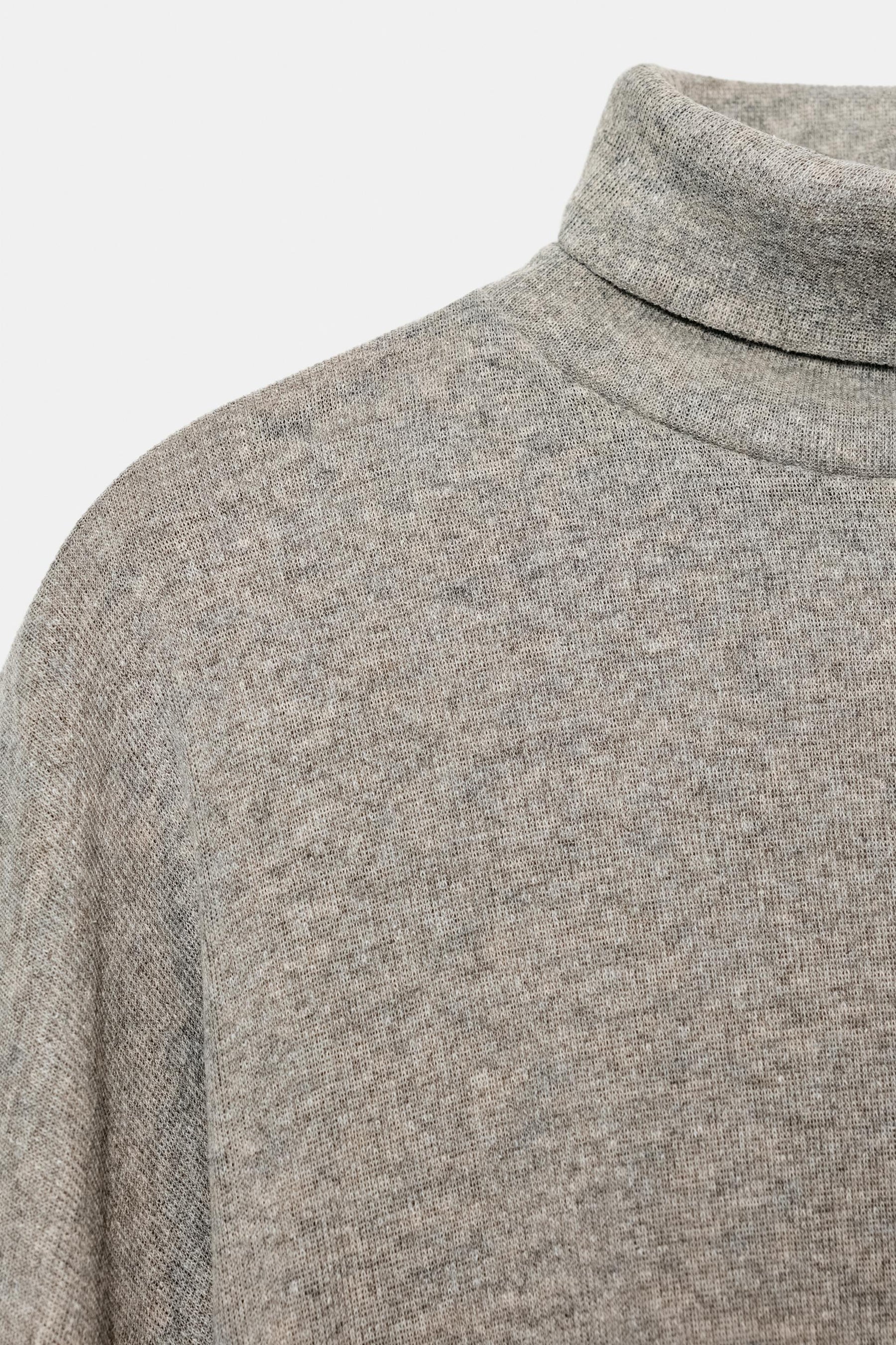 T-Shirt mit hohem Kragen