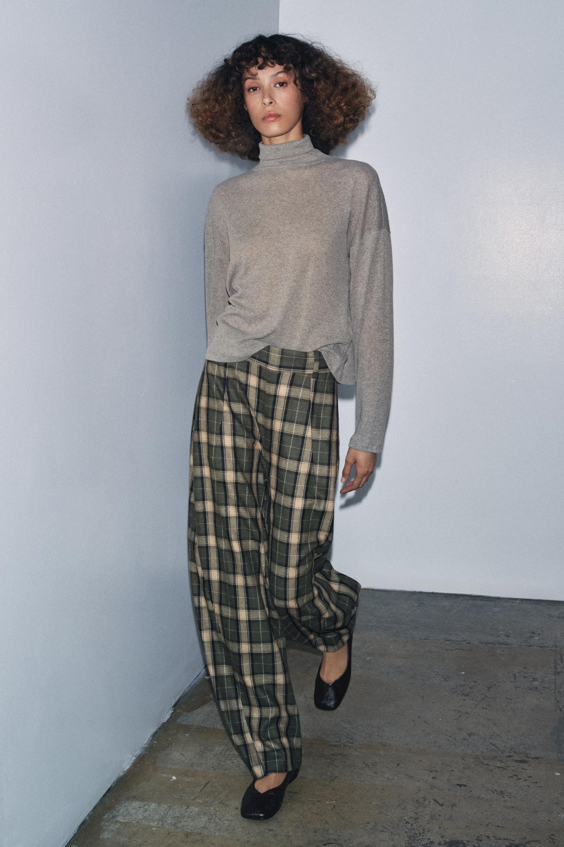 T-Shirt mit hohem Kragen