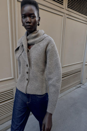 Strickjacke mit Schaldetails