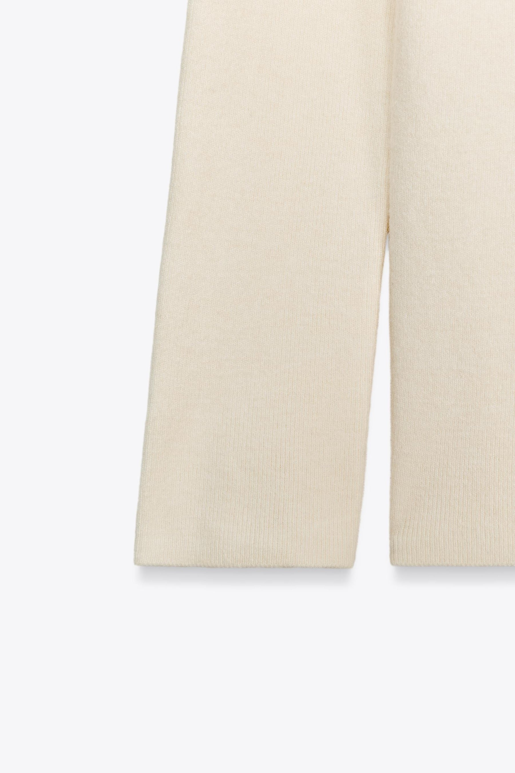 TRÄGERLOSES STRICKTOP