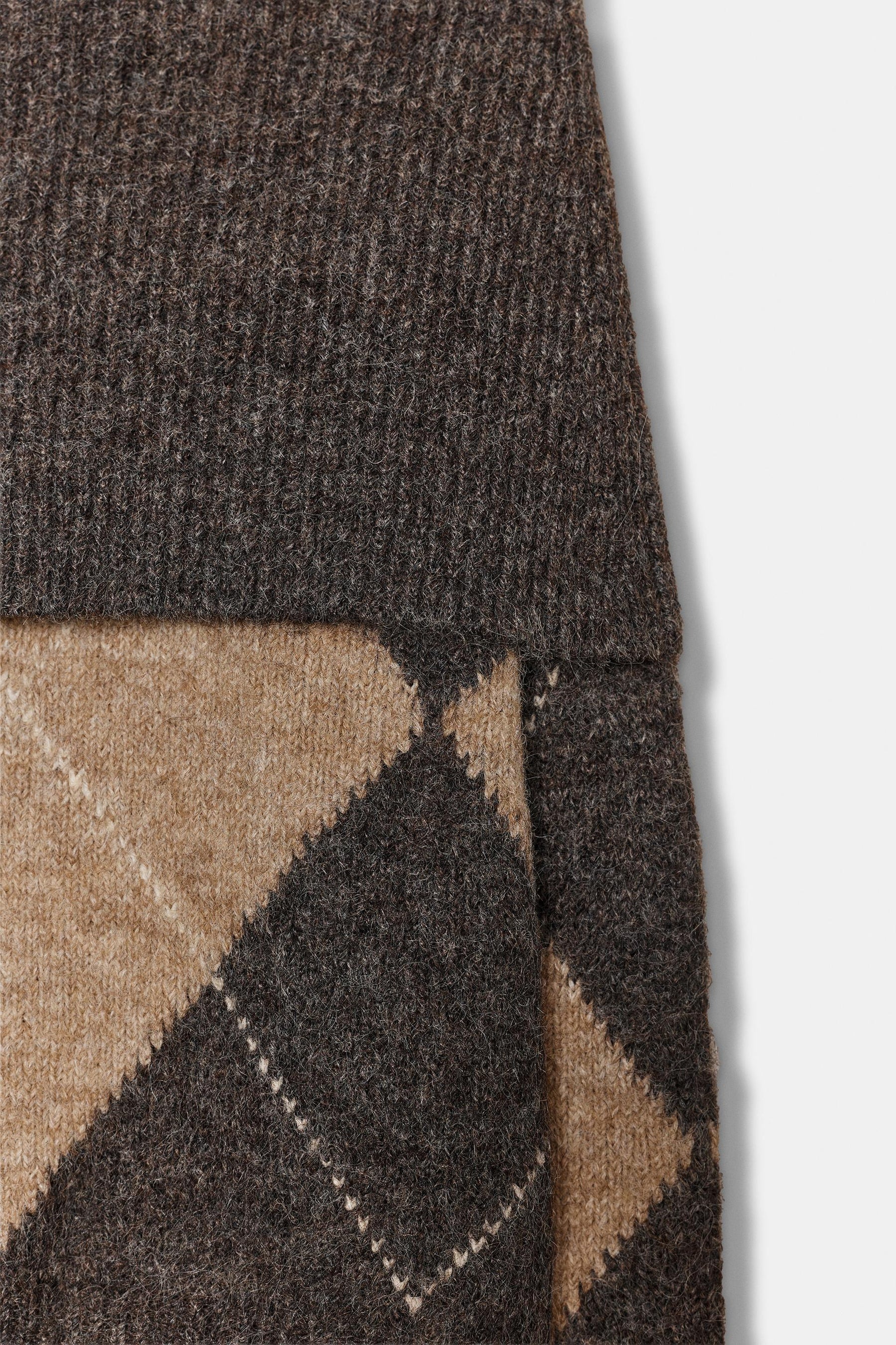 TRÄGERLOSER STRICKPULLOVER