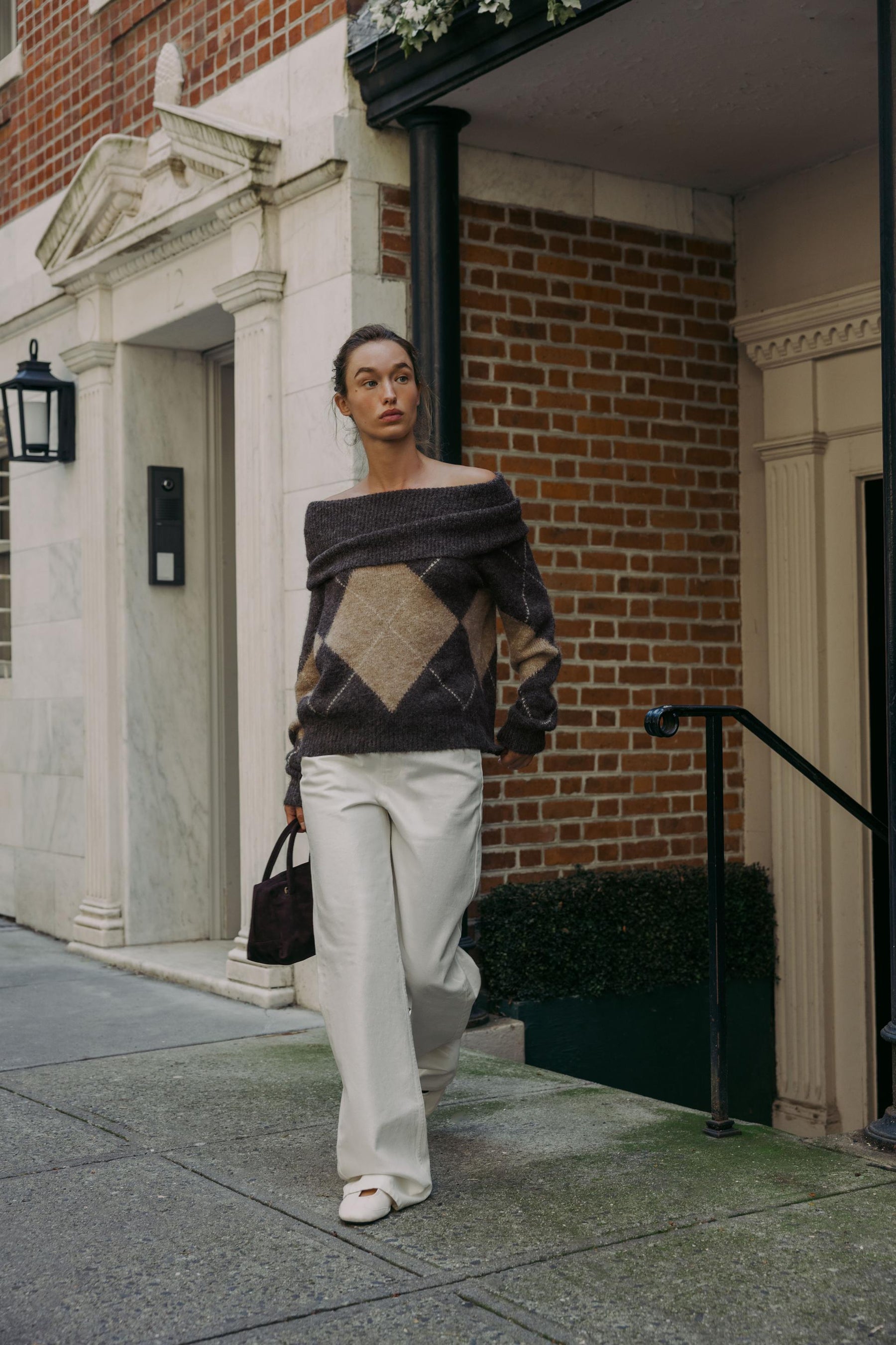 TRÄGERLOSER STRICKPULLOVER