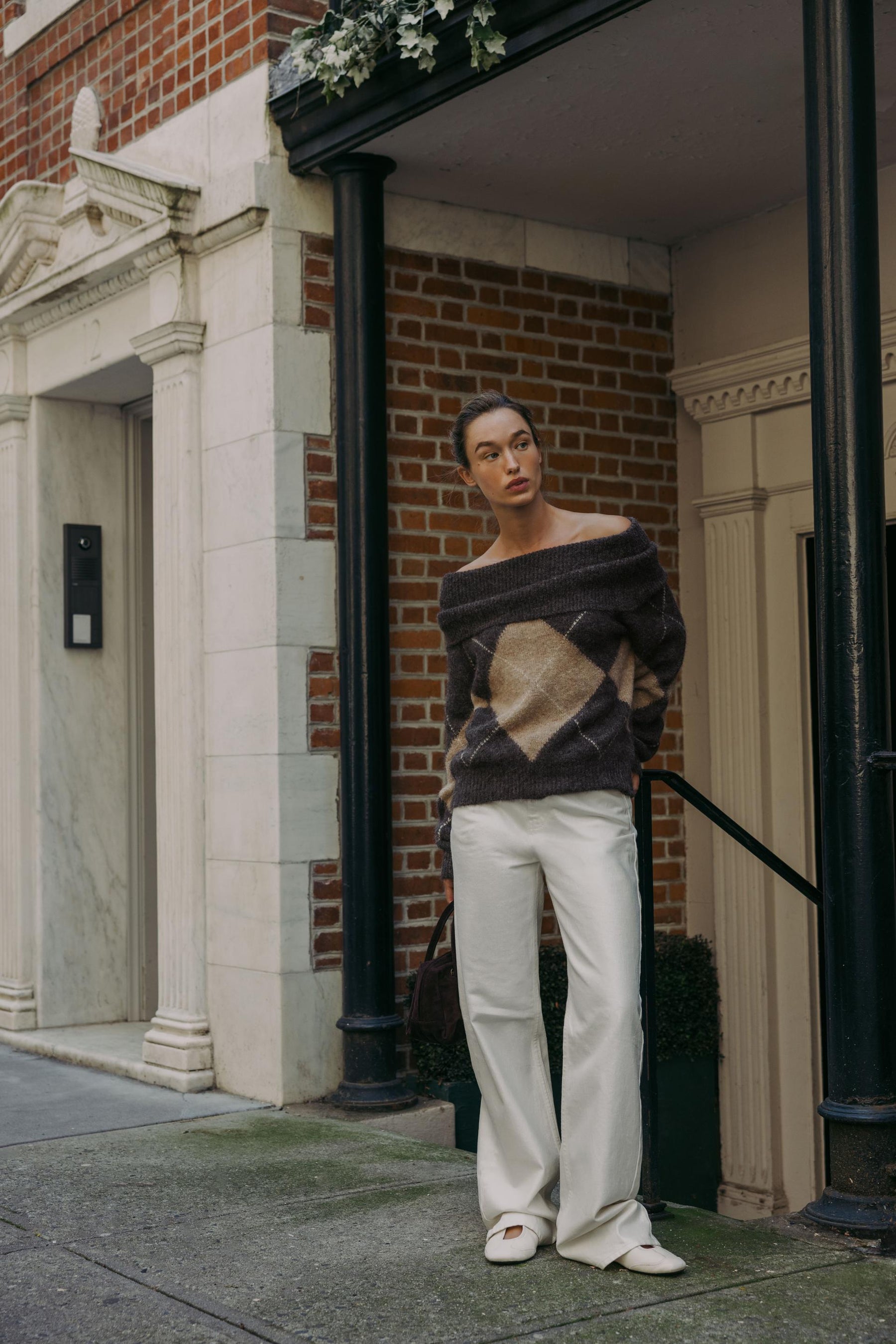 TRÄGERLOSER STRICKPULLOVER