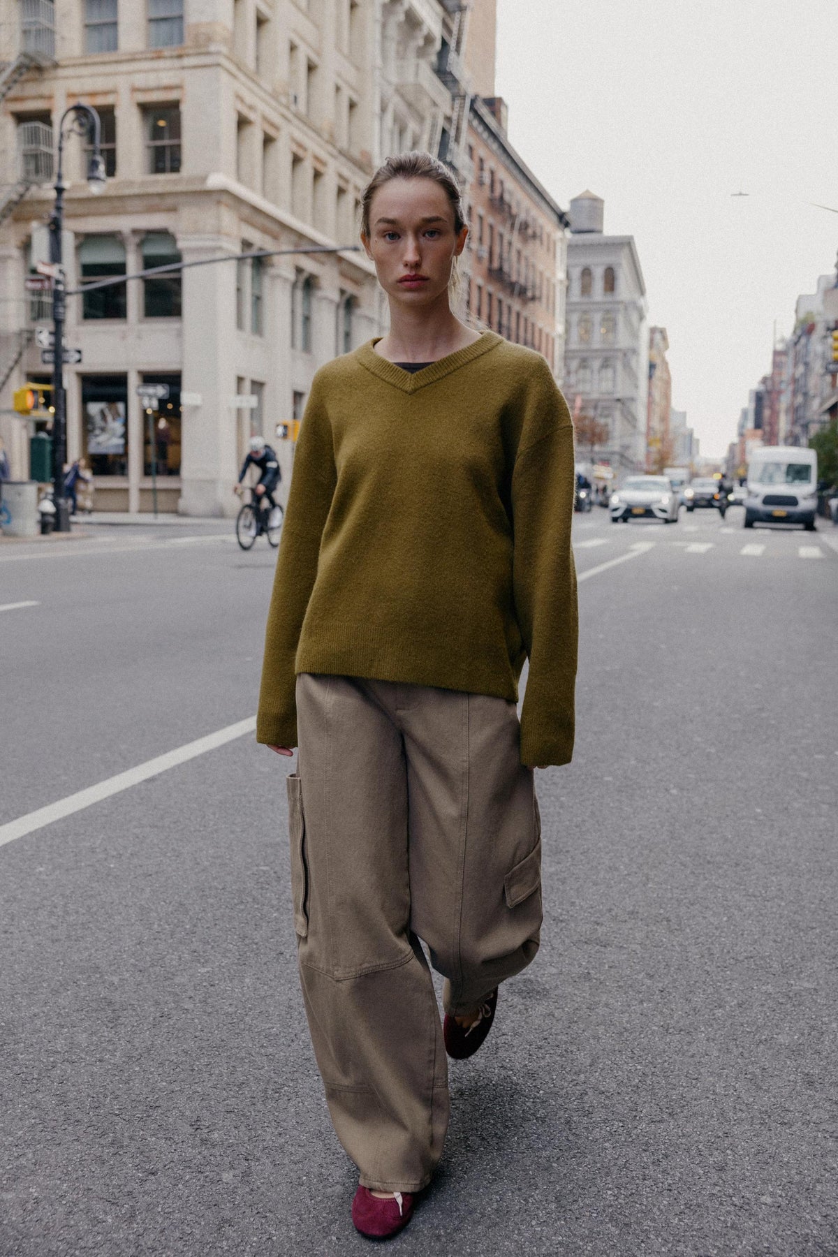 PLAIN KNIT V-NECK JUMPER - Image 1