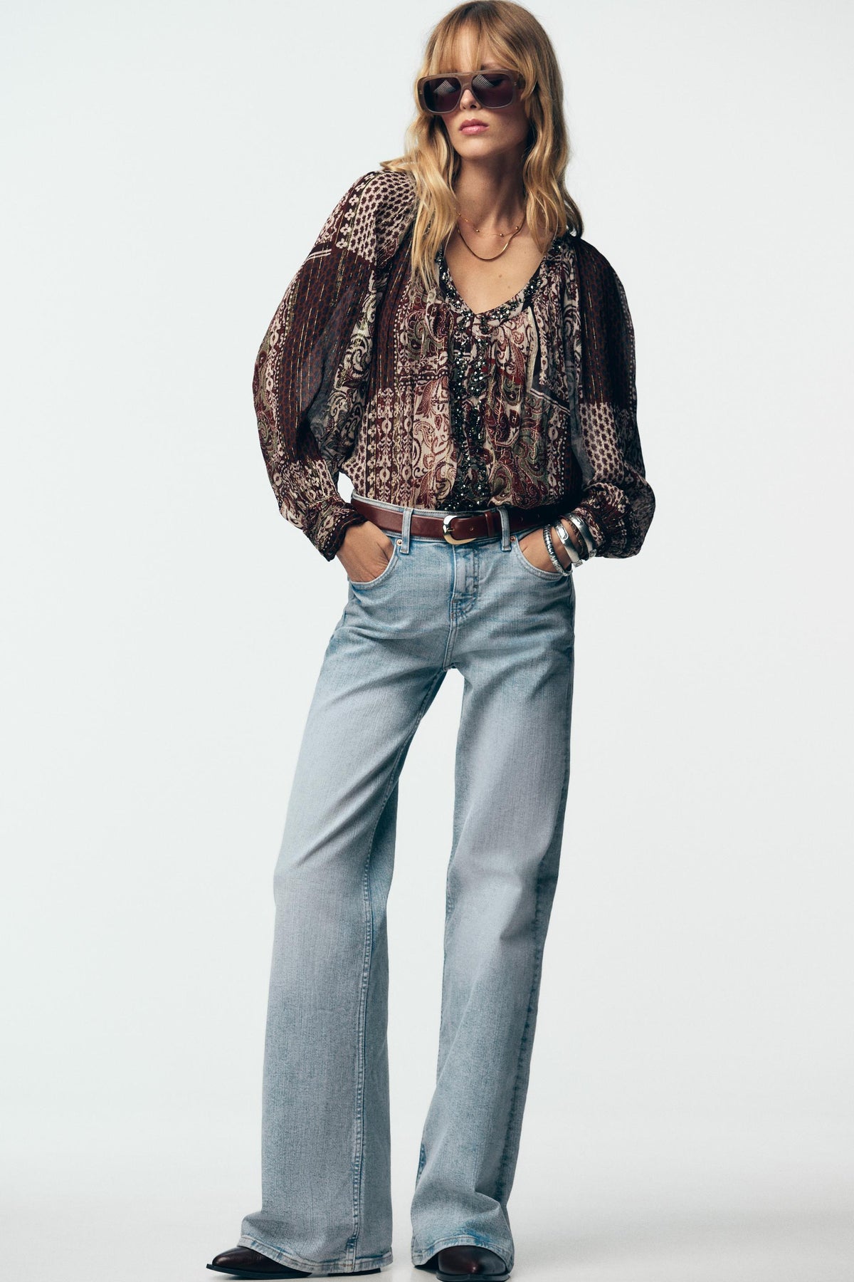 Bluse mit Perlen- und Metallicfaden