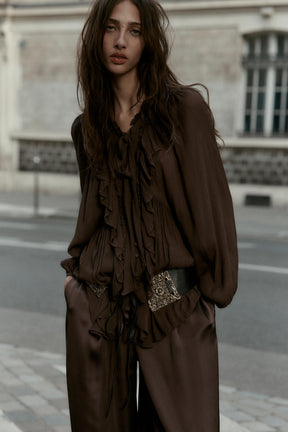 fließendes Hemd mit Rüschenbesatz