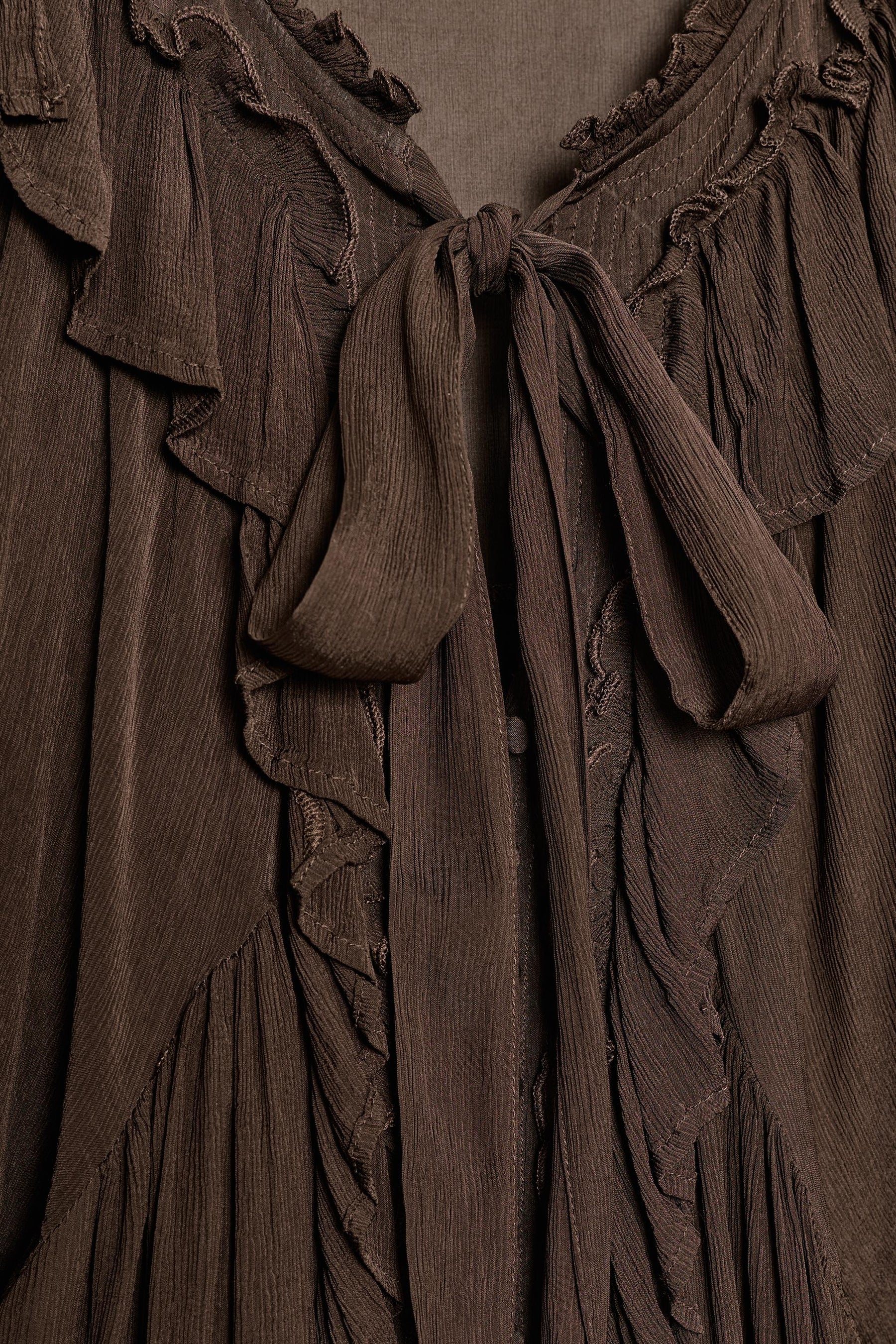 fließendes Hemd mit Rüschenbesatz