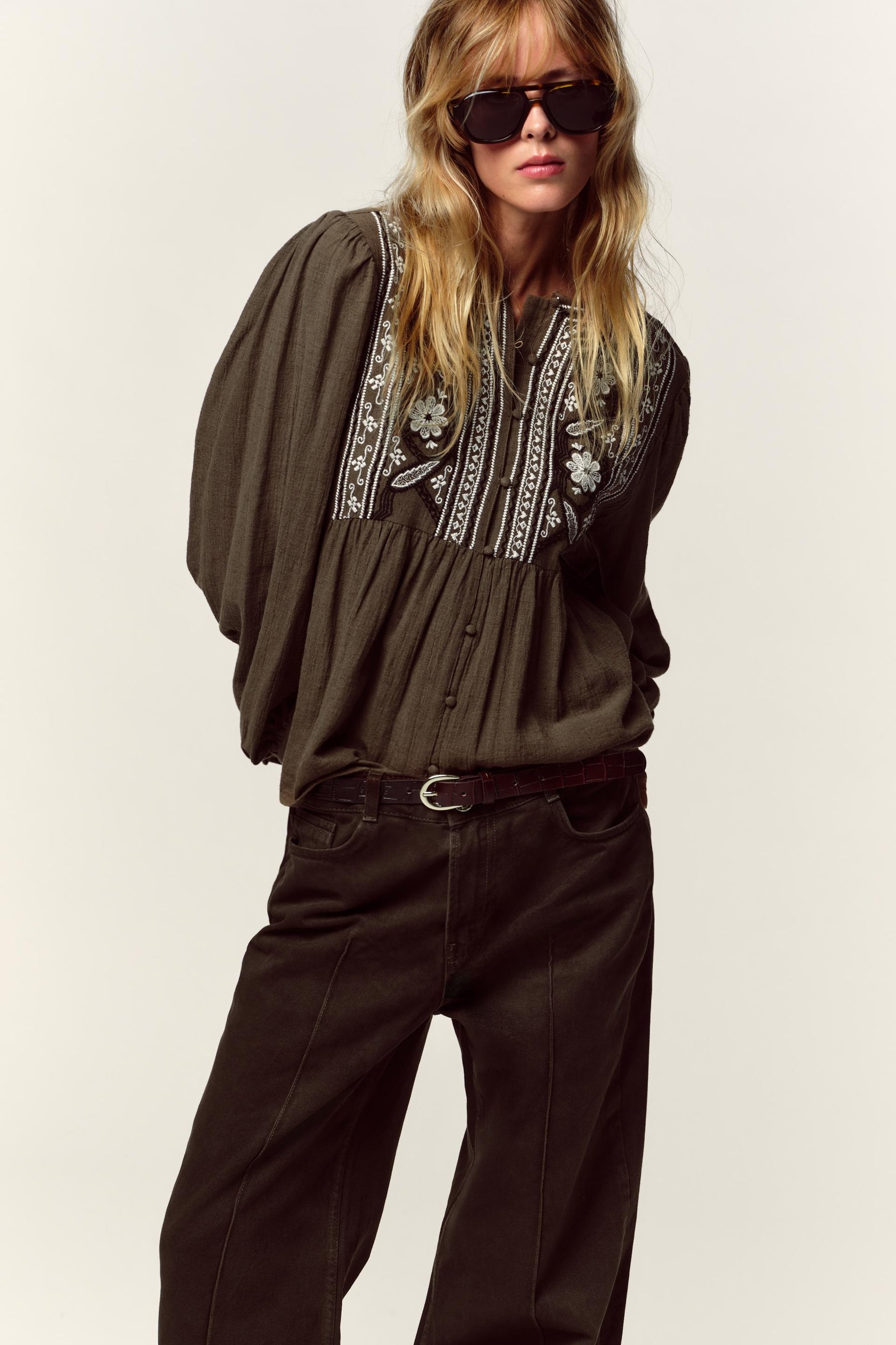 GESTICKTE BLUSE