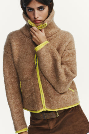 Strickjacke mit kontrastierendem Besatz