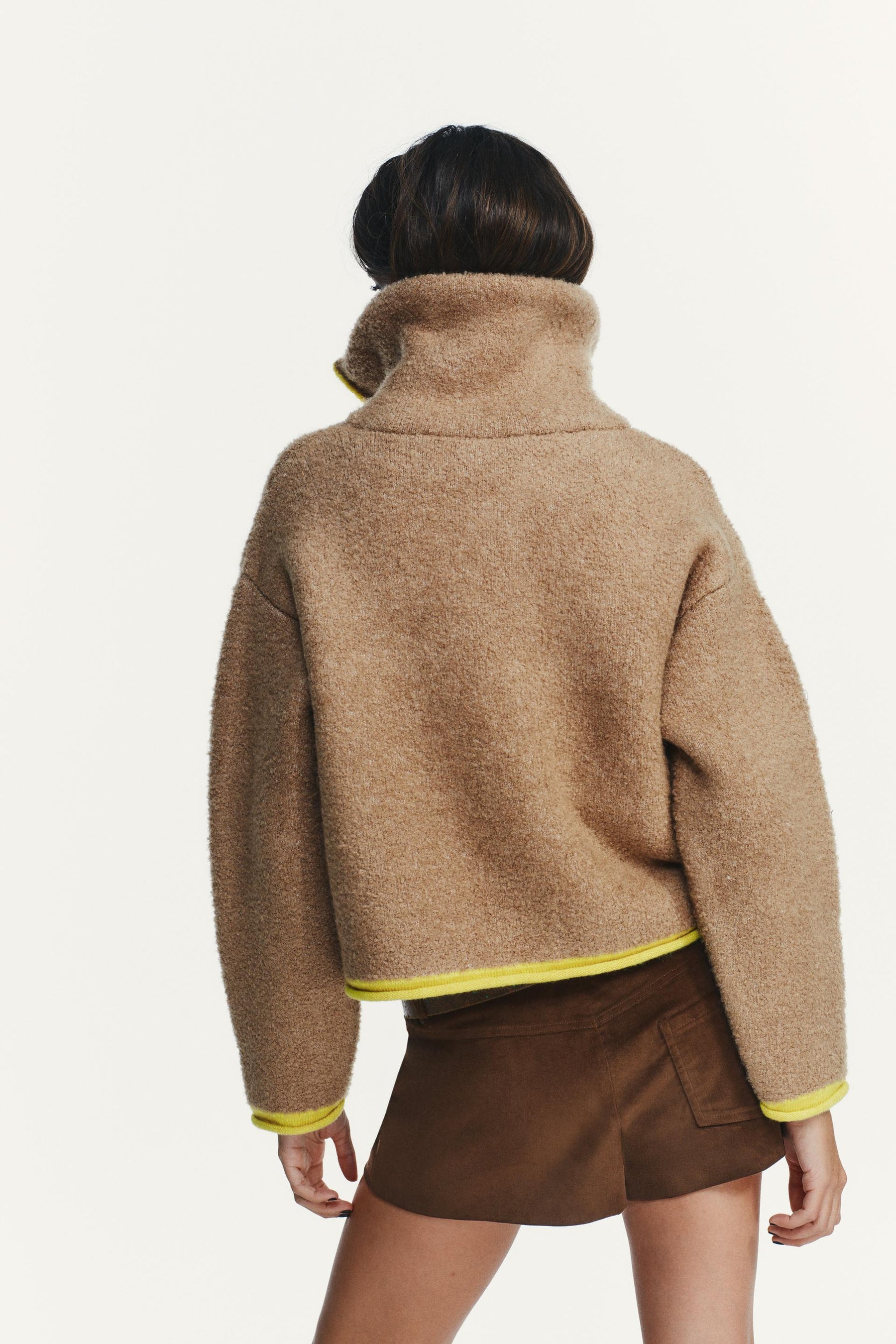 Strickjacke mit kontrastierendem Besatz