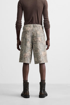 ABSTRACT PRINT RELAXED FIT BERMUDA SHORTS - Image 3