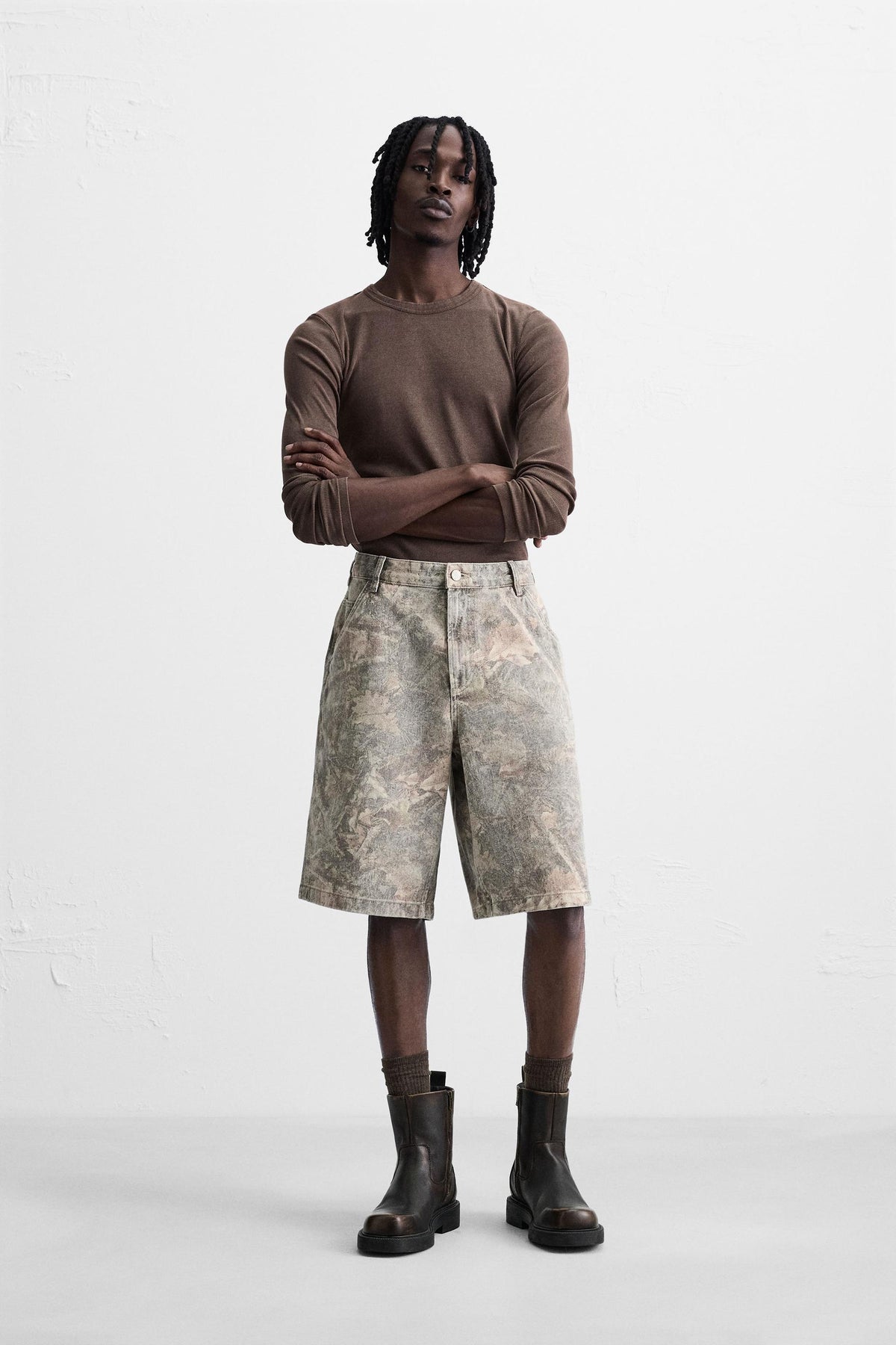 ABSTRACT PRINT RELAXED FIT BERMUDA SHORTS - Image 1