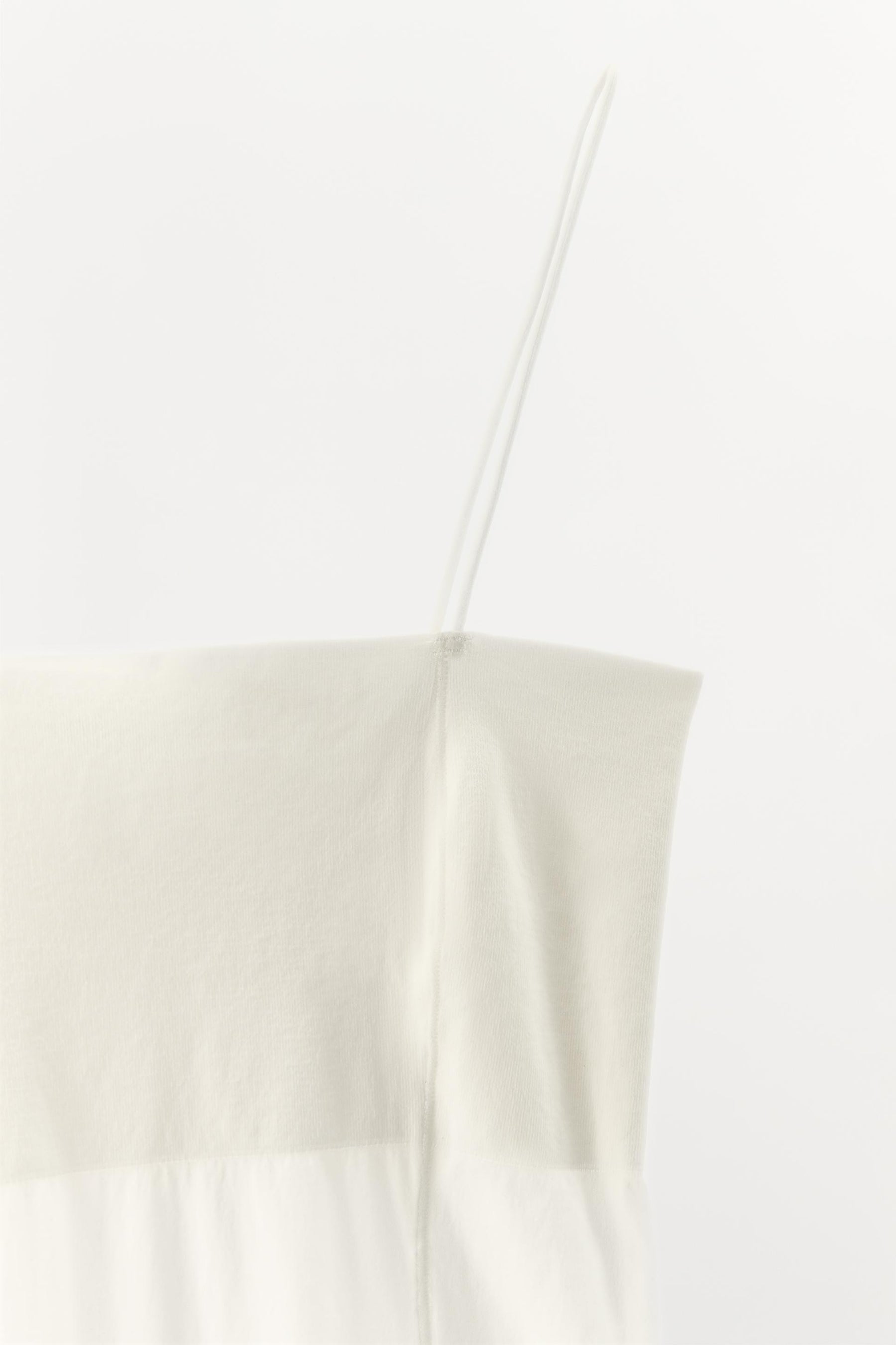 Figurbetonter, genähter Body