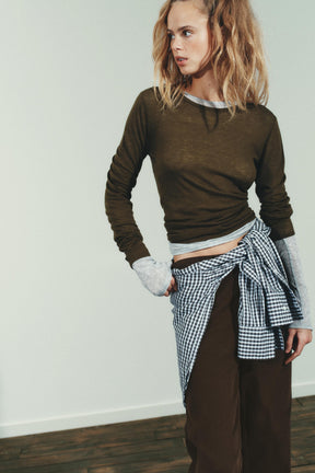 BAGGY-JEANS MIT MITTELHOCHGESCHNITTEN