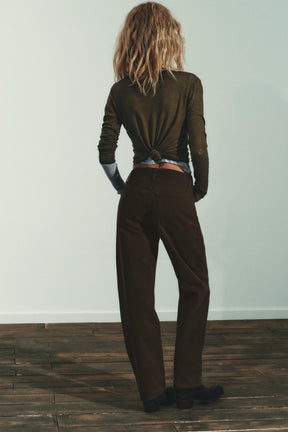 BAGGY-JEANS MIT MITTELHOCHGESCHNITTEN