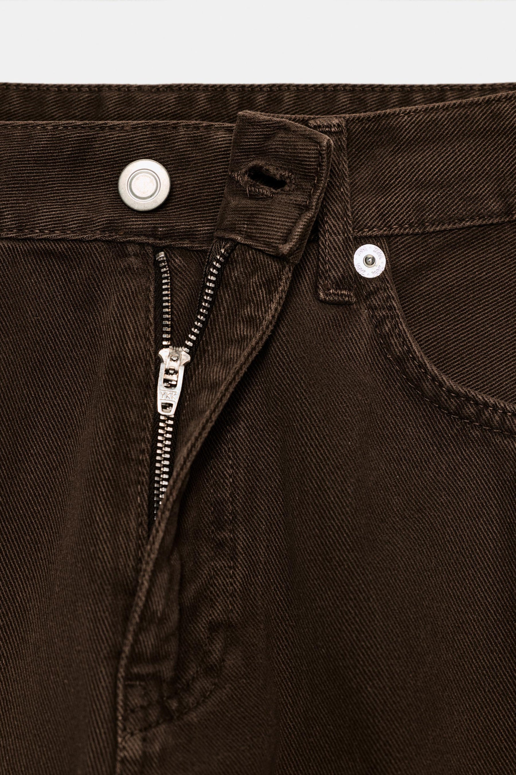 BAGGY-JEANS MIT MITTELHOCHGESCHNITTEN