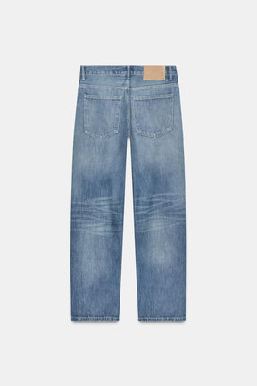 Schmal zulaufende, weite Low-Rise-Jeans