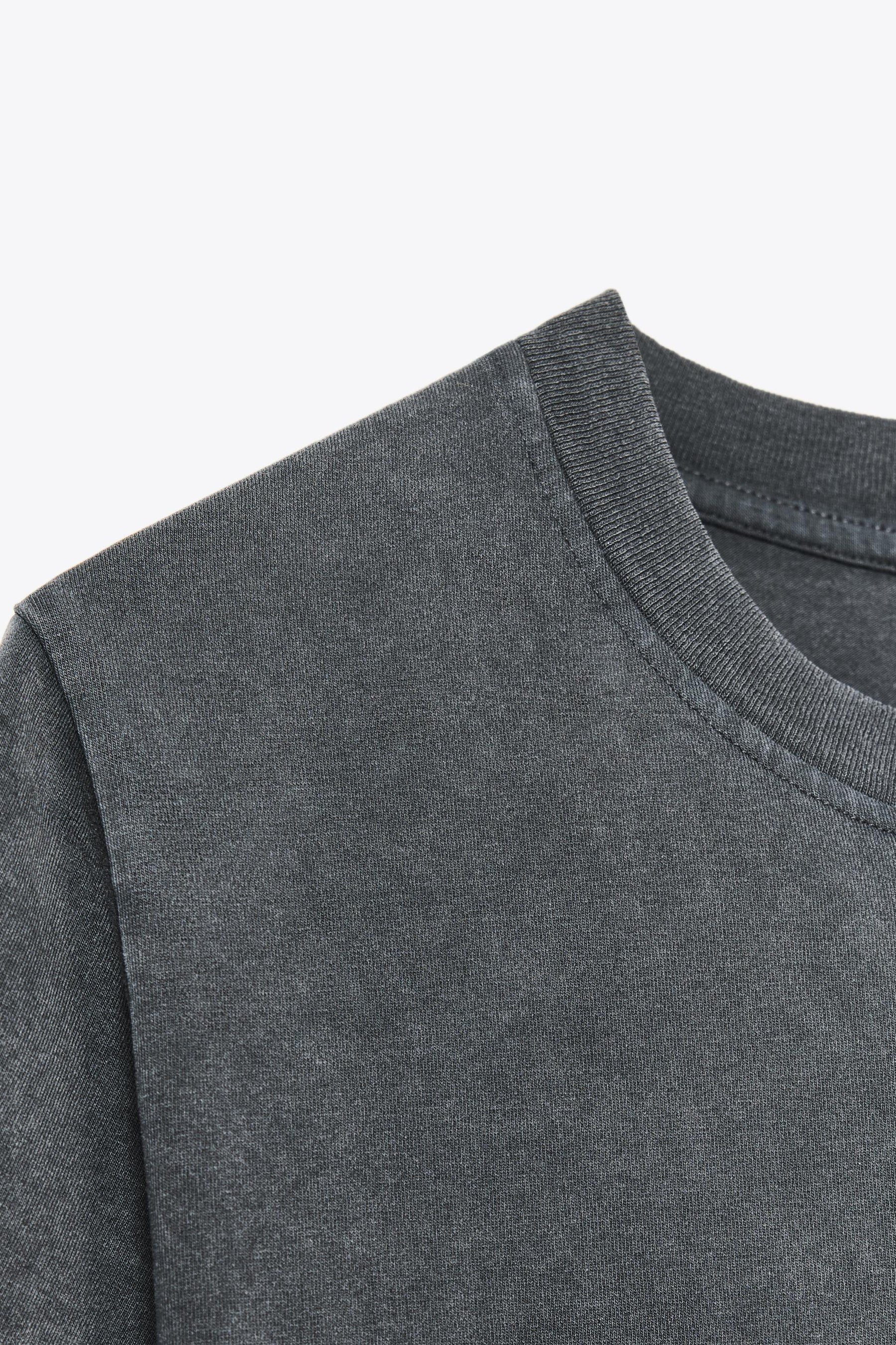 Strass-bemaltes T-Shirt