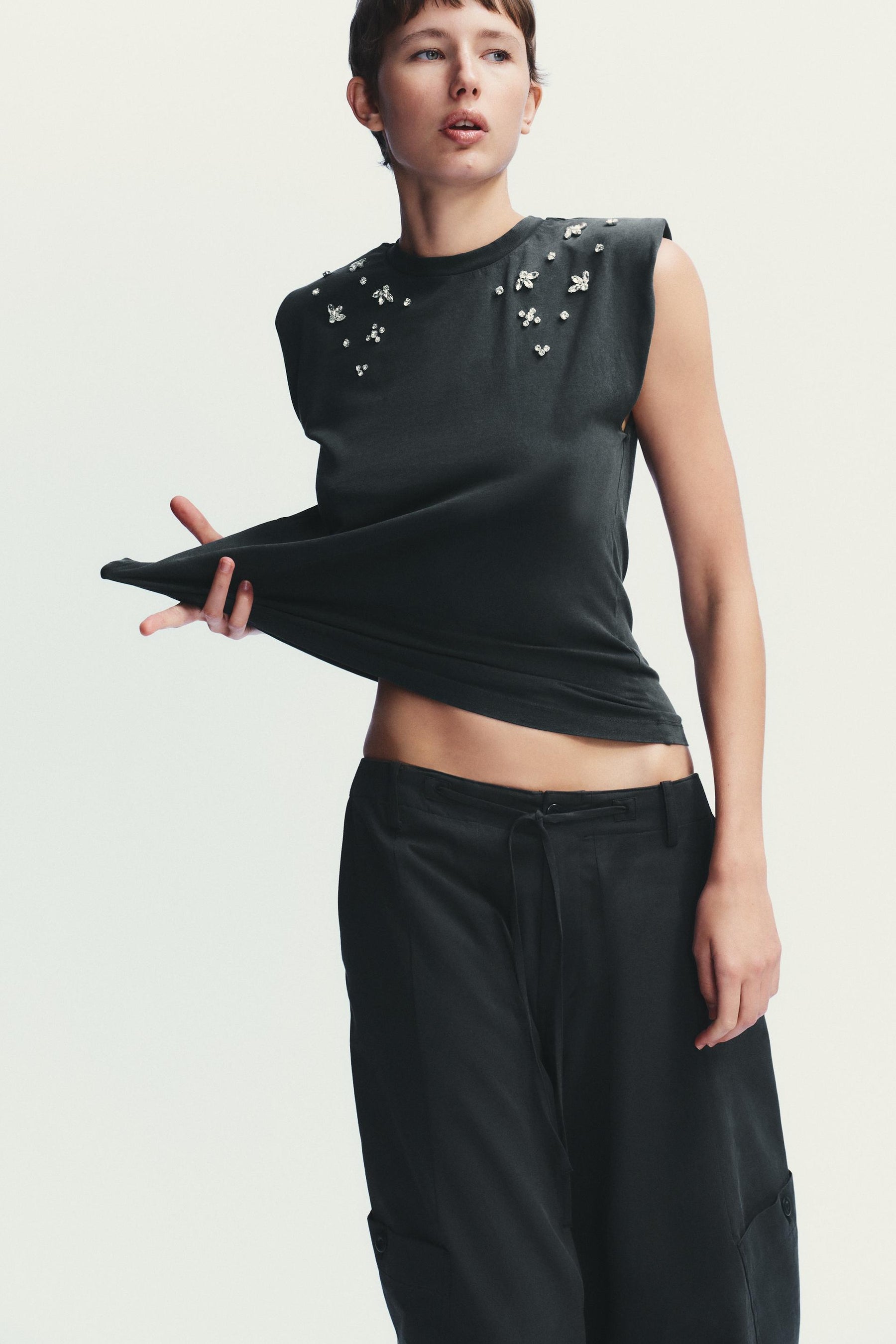 T-Shirt mit Schulterpolstern im Used-Look