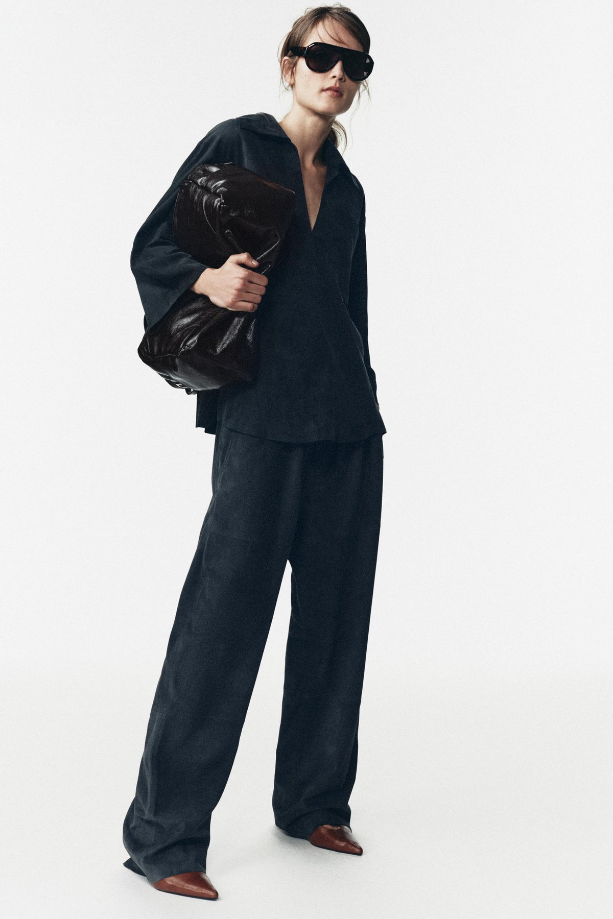 Hemd mit Wildledertasche