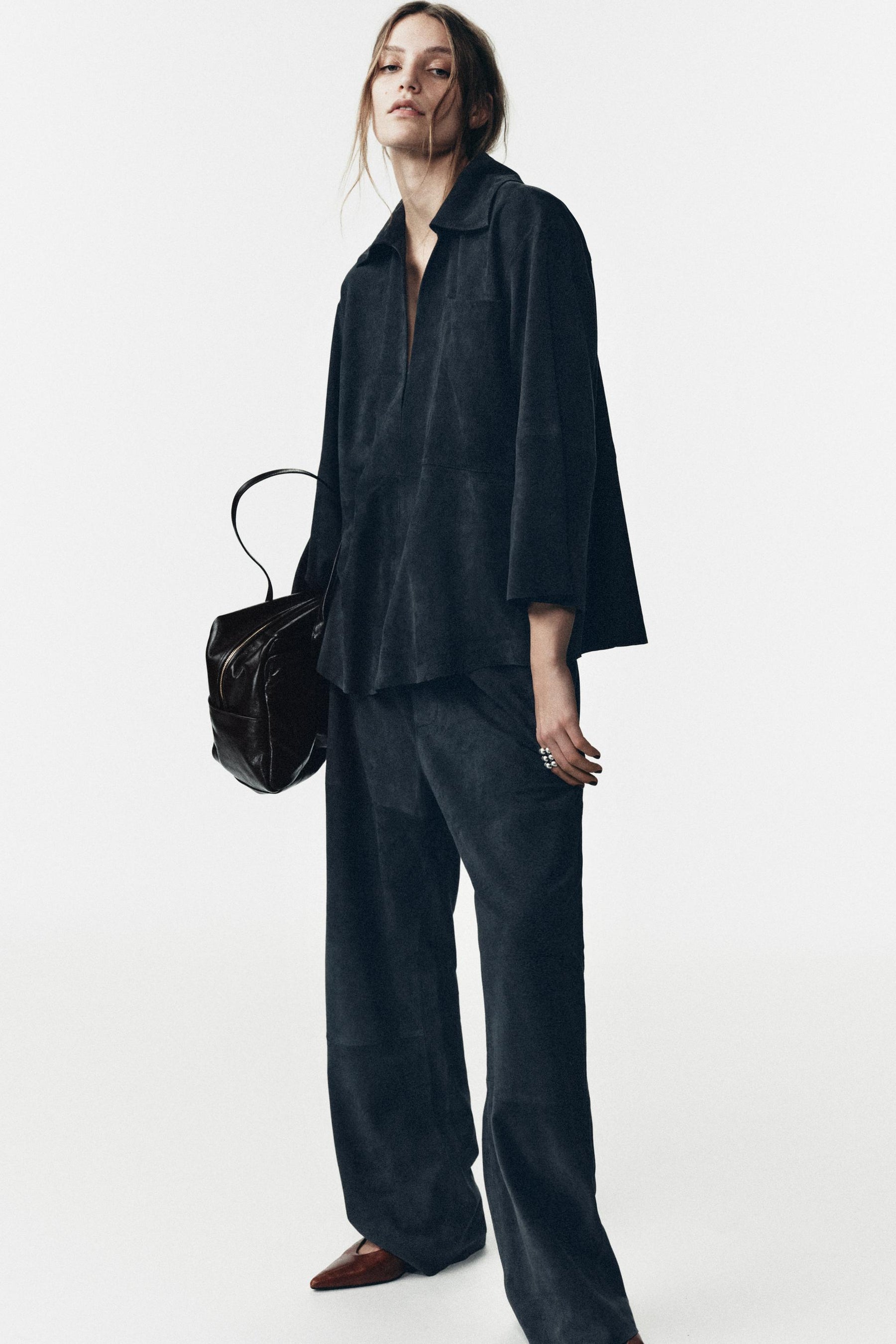 Hemd mit Wildledertasche