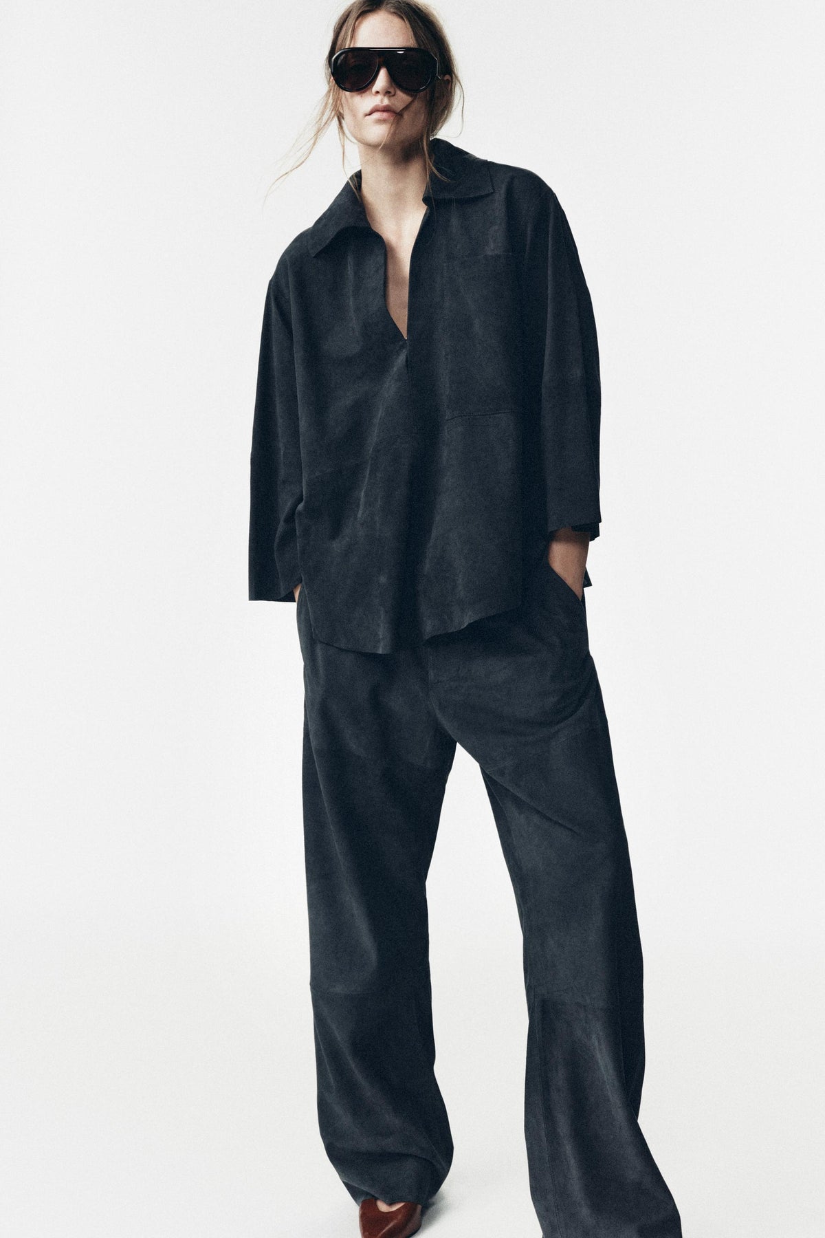 Hemd mit Wildledertasche