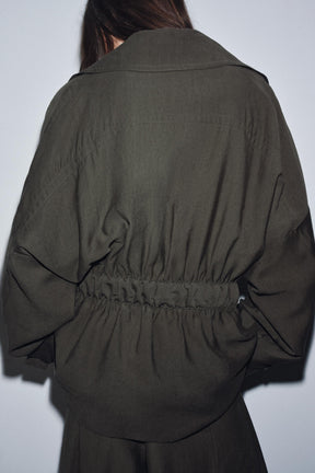 fließende Jacke mit Gürtel