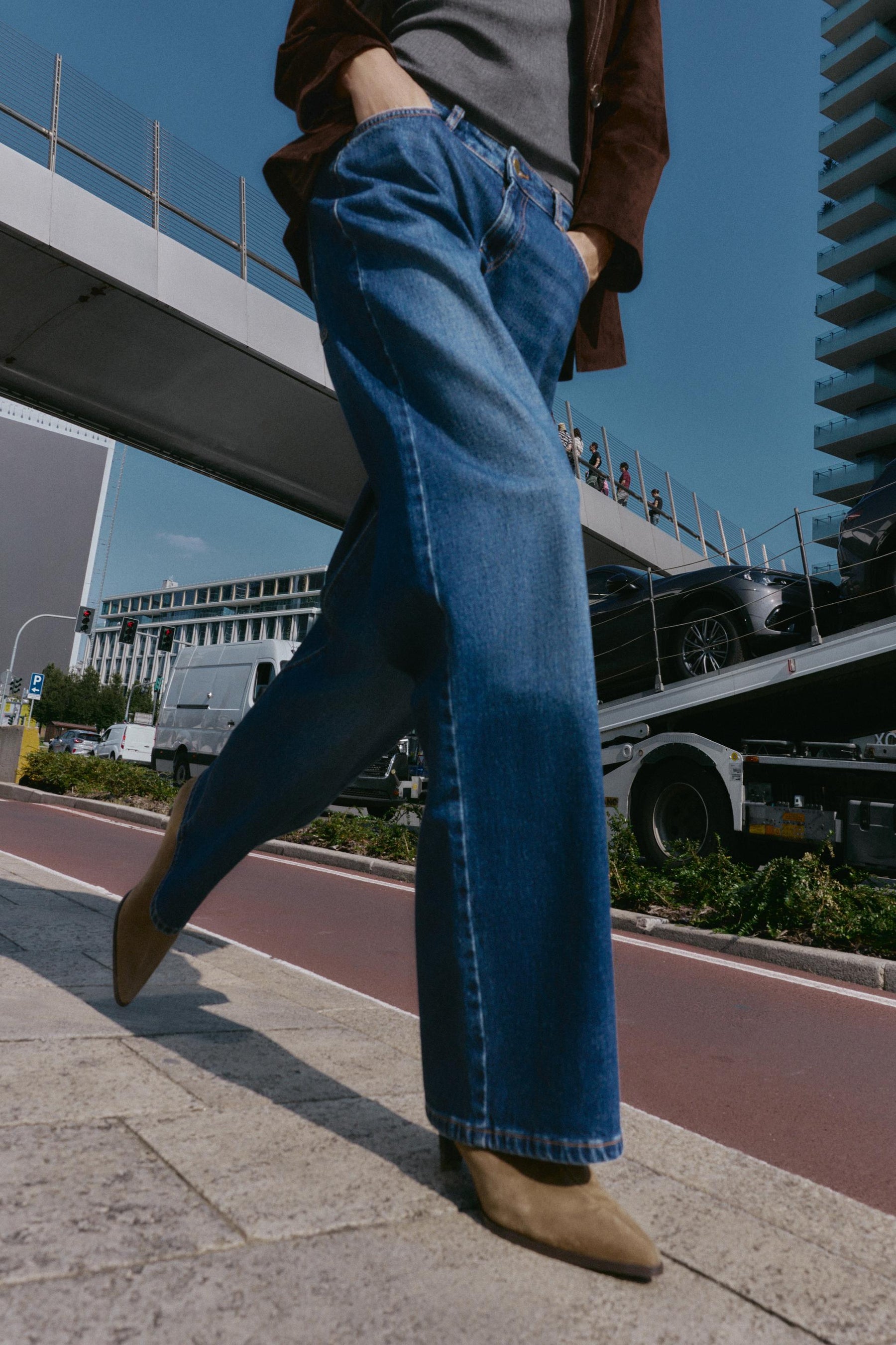 Relaxed Slim Low-Rise Jeans