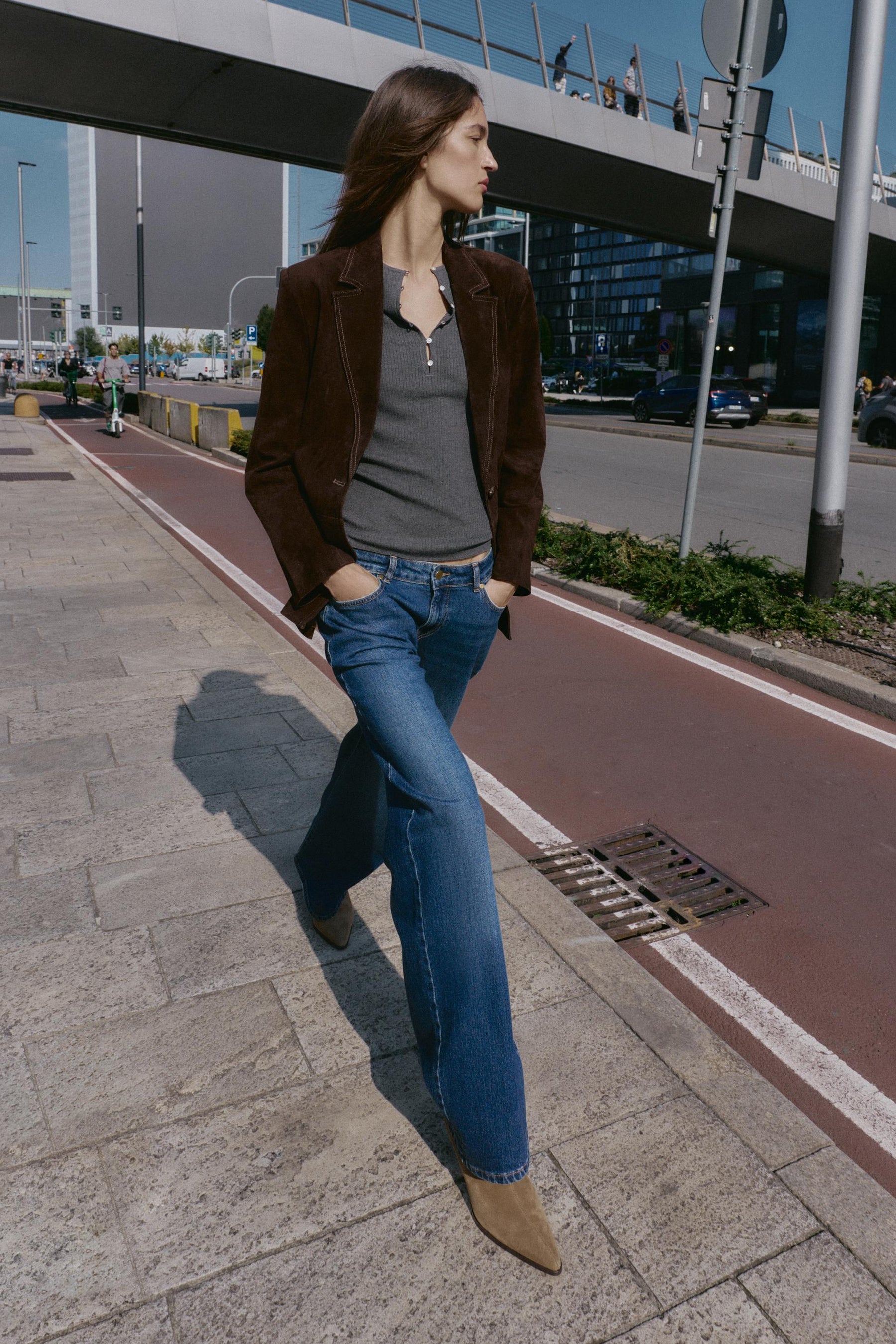 Relaxed Slim Low-Rise Jeans