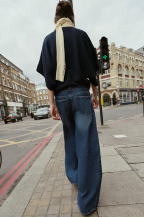 Weitbeinige Jeans mit Gürtel