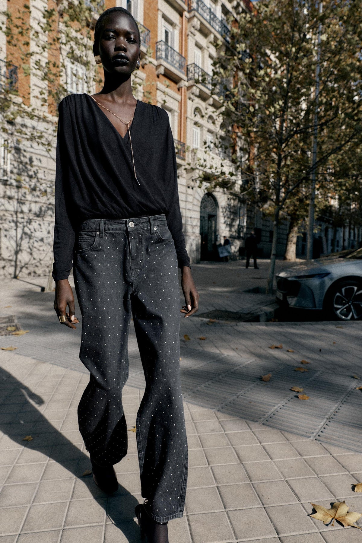 Glänzende, hochgeschnittene Straight-Jeans