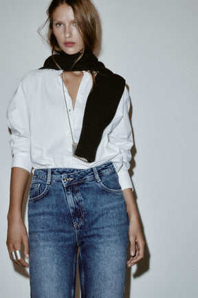 Gerade geschnittene High-Waist-Crossover-Jeans