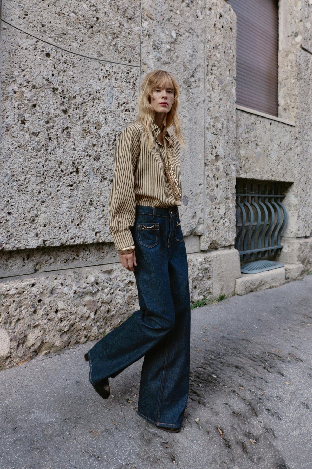 Jeans mit mittelhohem Bund und weitem Bein