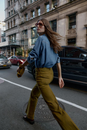 Jeans mit hohem Bund und Taschen