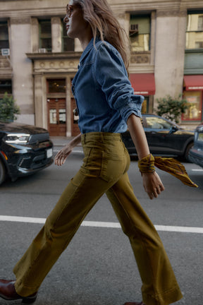 Jeans mit hohem Bund und Taschen